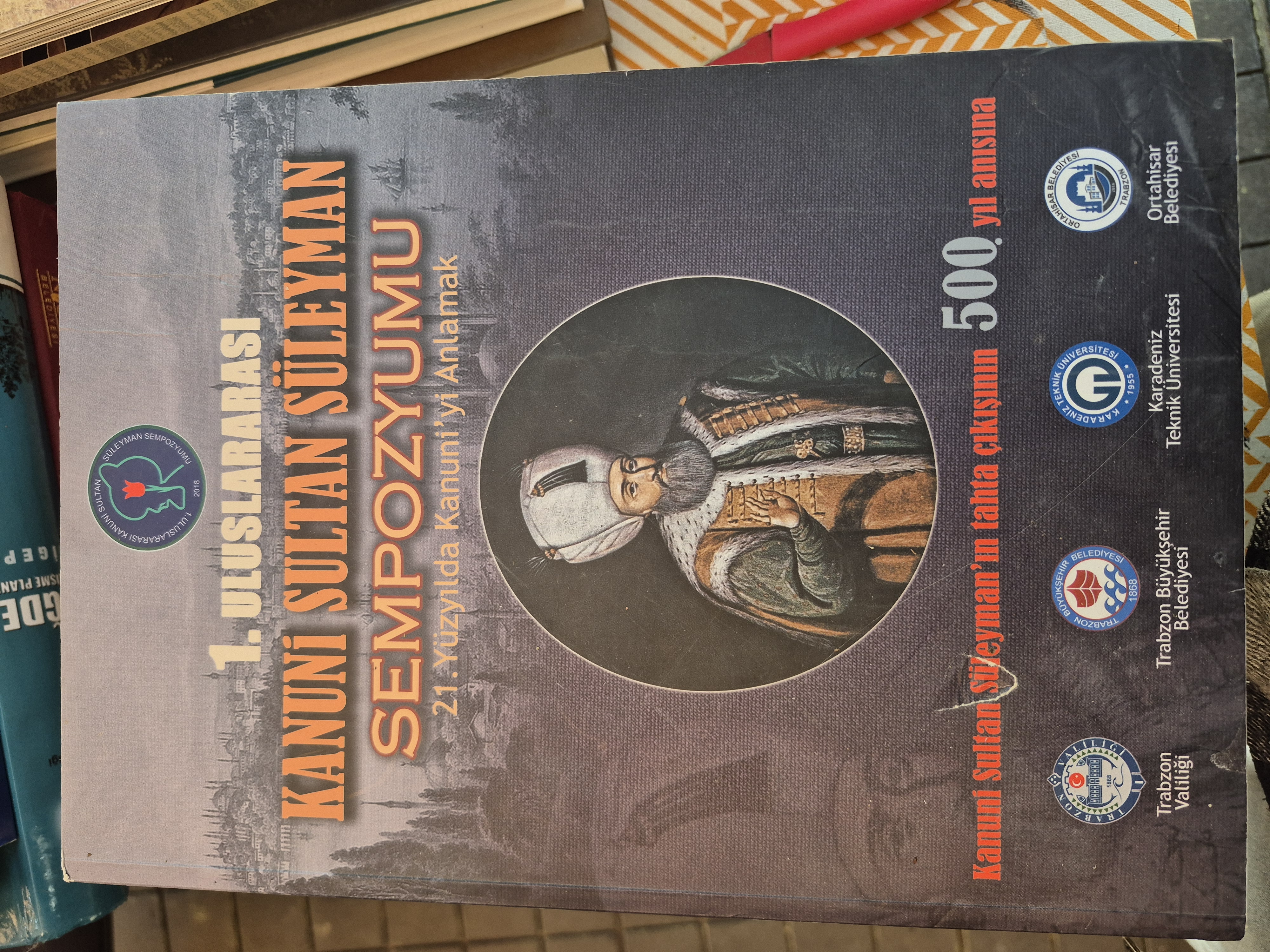 1.uluslararası kanuni sultan sempozyumu kapak görseli