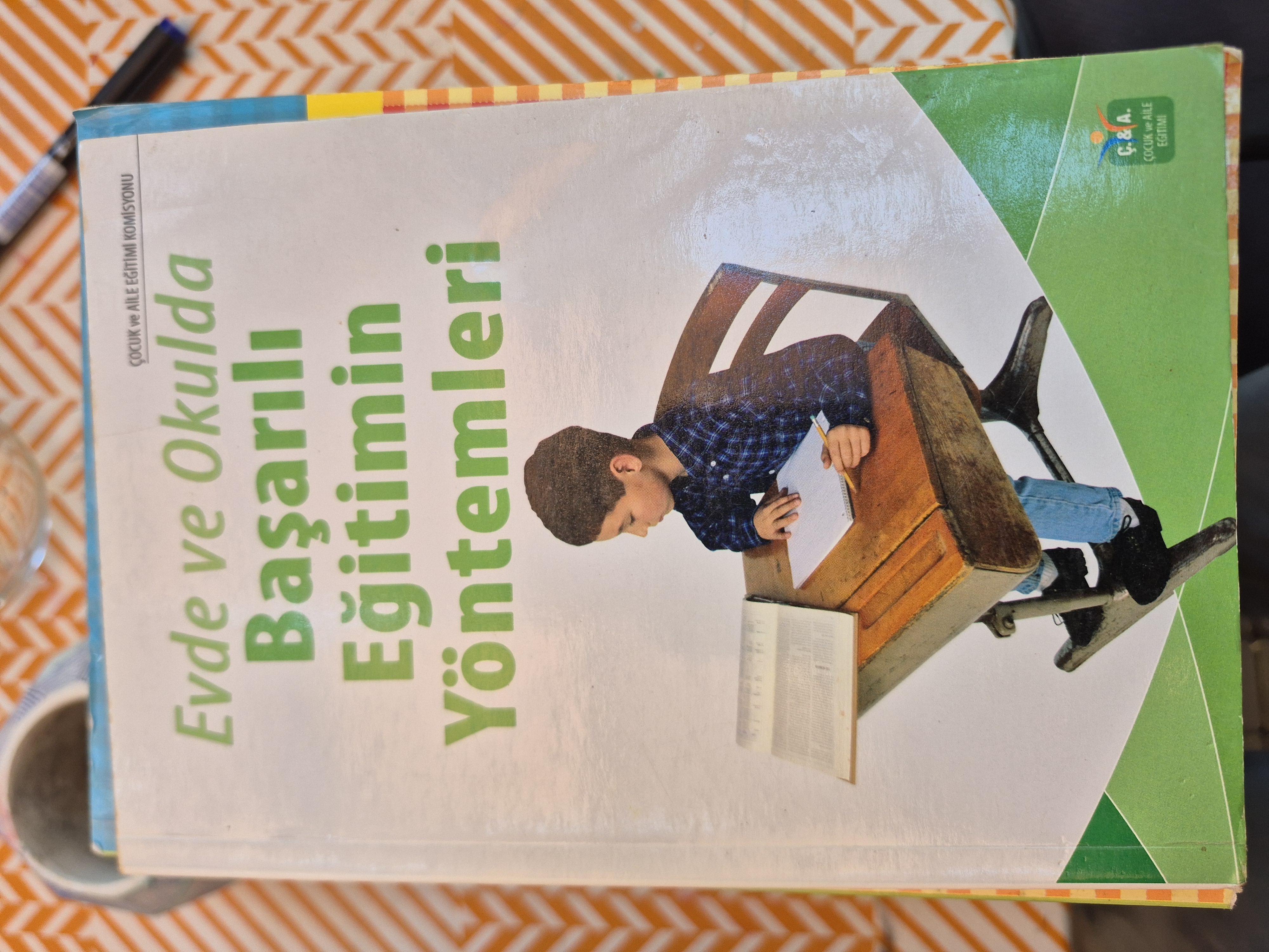 Başarılı eğitim yöntemleri evde ve okulda kapak görseli